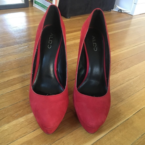red faux suede Aldo platform heels - Picture 6 of 8